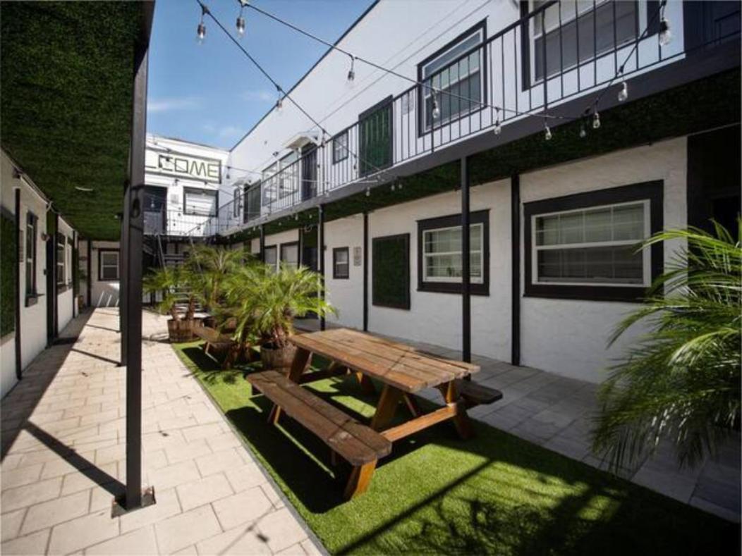 Modern Westshore Tampa Exterior photo