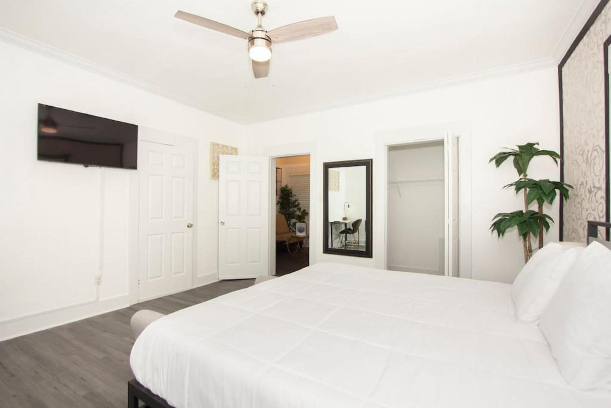 Modern Westshore Tampa Exterior photo