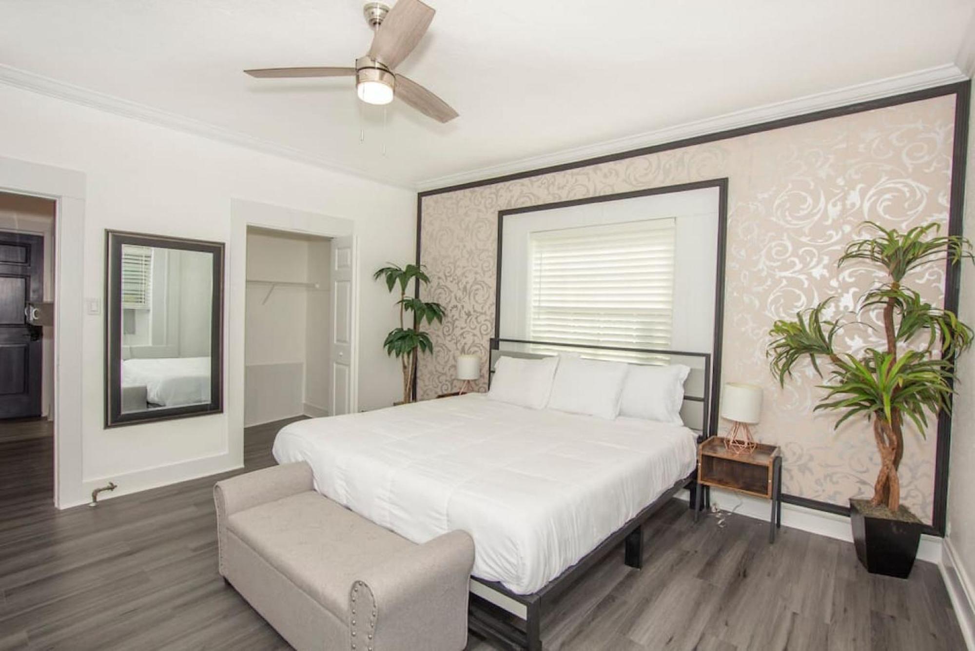 Modern Westshore Tampa Exterior photo