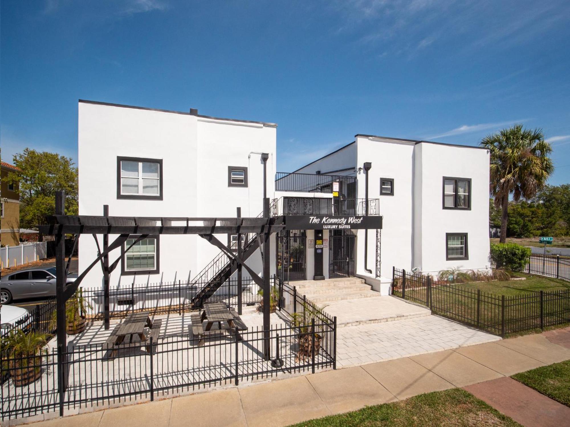 Modern Westshore Tampa Exterior photo